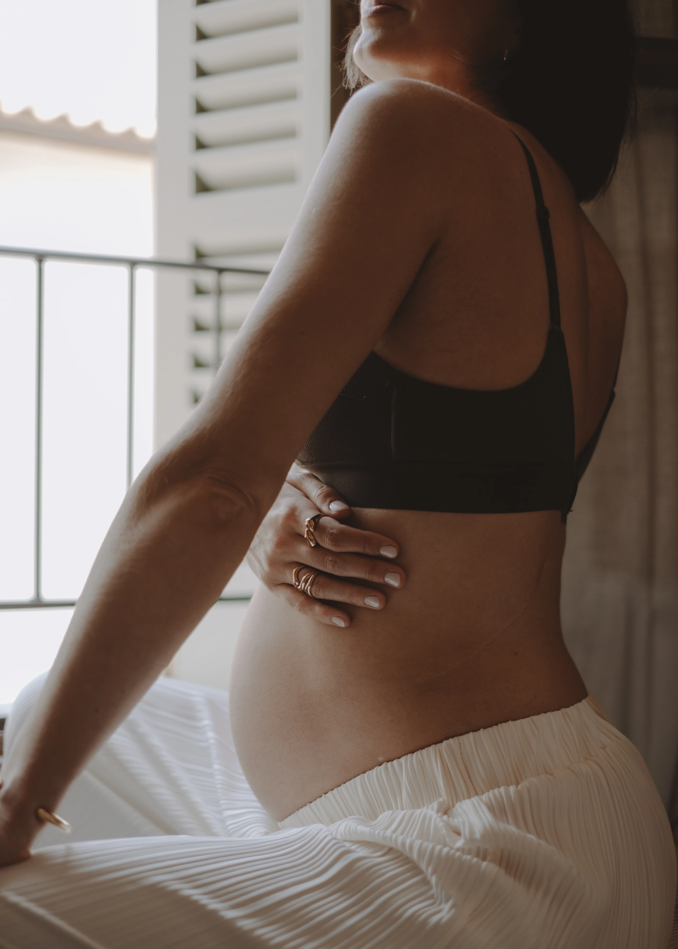 Pregnancy photography in Walthamstow, London, by Rhiannon Emma