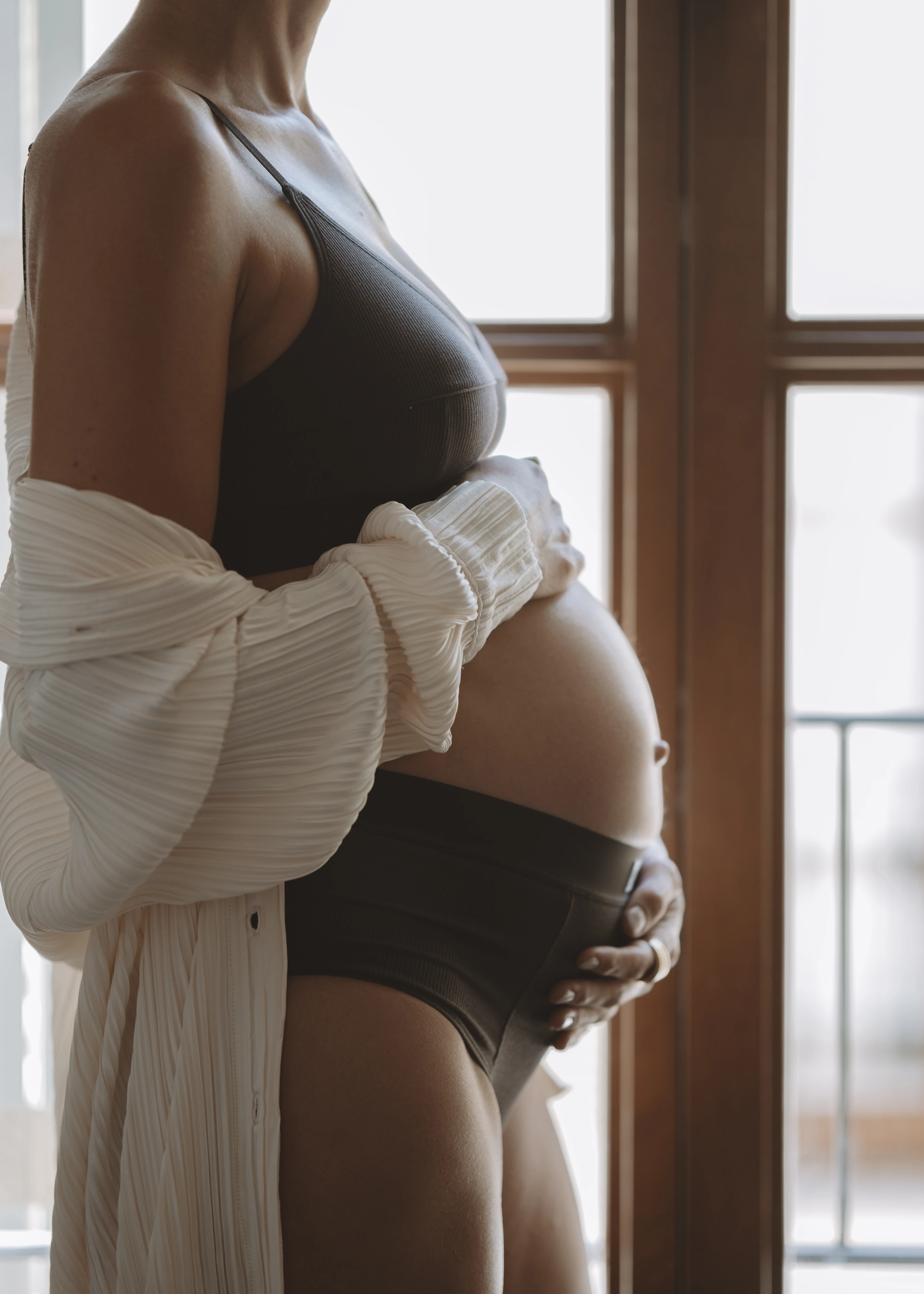 Pregnancy photography in Walthamstow, London, by Rhiannon Emma