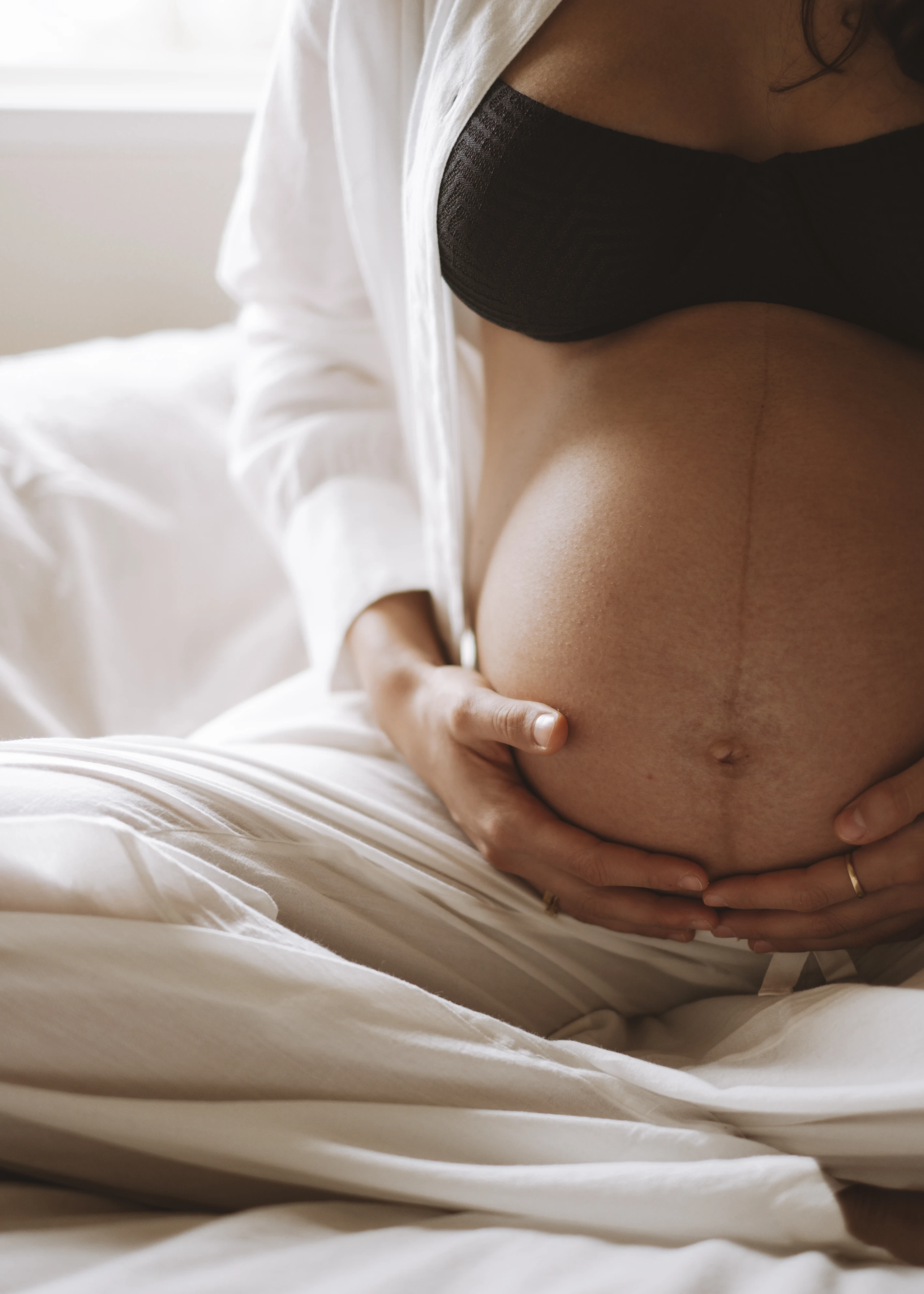 Pregnancy photography in Walthamstow, London, by Rhiannon Emma