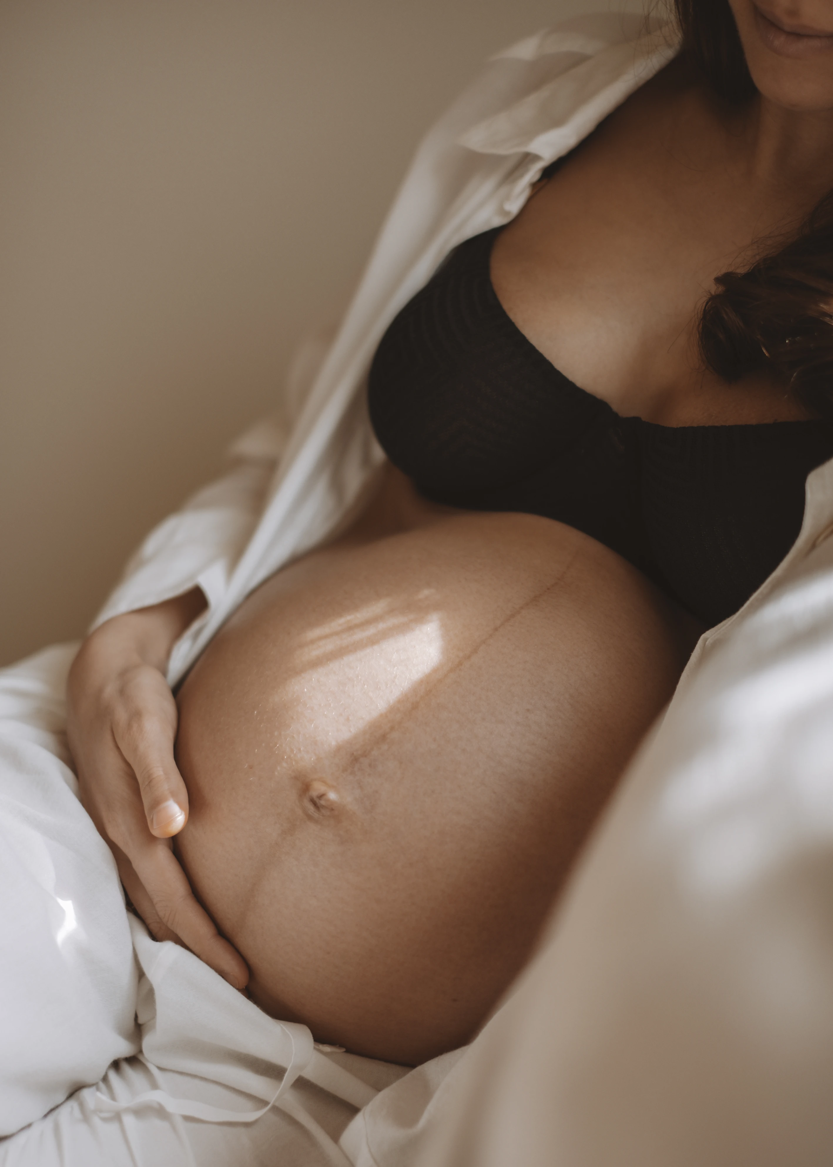 Pregnancy photography in Walthamstow, London, by Rhiannon Emma