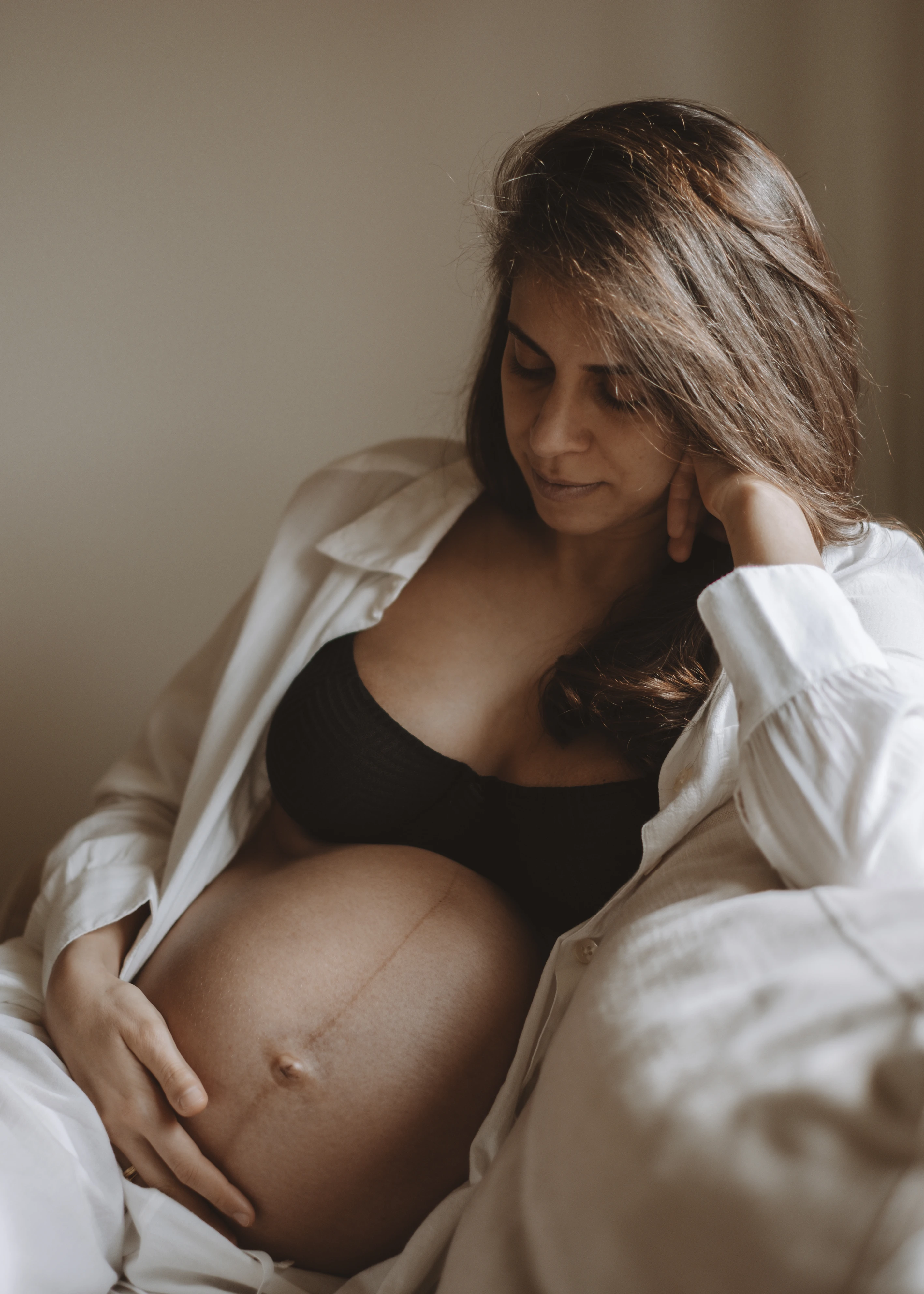 Pregnancy photography in Walthamstow, London, by Rhiannon Emma